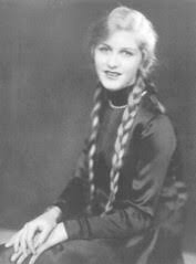 Loana katharina radecki (* 1963 in berlin) ist ein ehemaliges deutsches fotomodell sowie schönheitskönigin. Miss Allemagne An Album On Flickr