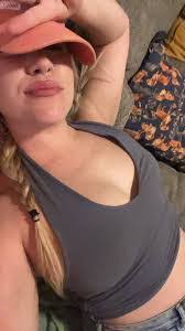 Kelsey Dickerson's Instagram, Twitter & Facebook