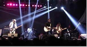 Pengertian seni musik adalah sebuah cabang seni yang mempunyai fokus menggunakan sebuah melodi, irama, harmoni, tempo, serta menggunakan sebuah vocal yang mempunyai peran sebagai sarana penyampaian perasaan sang seniman. Pengertian Musik Modern Beserta Ciri Ciri Fungsi Jenis Jenis Dan Contoh Musik Modern Pustakapengetahuan Com