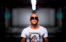 He was born in 1960s, in baby boomers generation. Musico Pedro Abrunhosa Exorciza Angustias Em Espiritual O Novo Album Hoje Macau