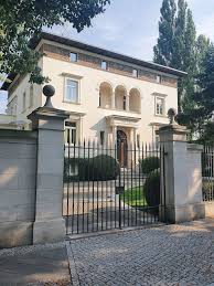 Use public transport freely and get to all the sights with the berlin welcome card. Pin Auf Wer Weiss Es