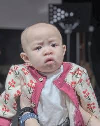 Lou Albert's Instagram, Twitter & Facebook