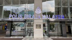 Pasukan polis diketuai oleh ketua polis negara (igp) dan ketika ini jawatan ini dipegang oleh tan sri dato'. Bukit Aman 1 420 Macau Scam Cases Already Charged In Court From Jan To Oct