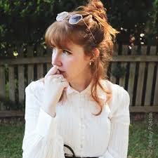 Amazon.de: Ashley Poston: books, biography, latest update