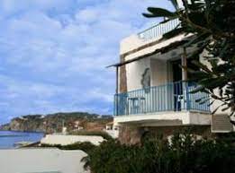 Ischia, infatti, è particolarmente nota grazie al vigoroso richiamo per il turismo balneare. The 10 Best Apartments In Ischia Italy Booking Com
