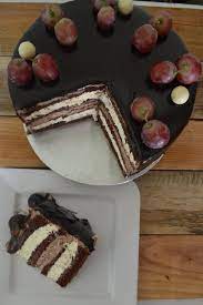 Kek batik indulgence ini mempunyai topping krim keju dan ganache coklat di atasnya, membuatkan kek ini lebih creamy dan lazat. Dunia Dapur Kama Kek Indulgent Tanpa Gelatin