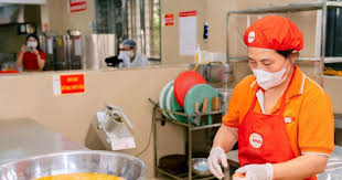 Distrito de Viet Hung: Reforço da segurança alimentar nas escolas, desde a origem dos ingredientes até as refeições.