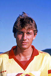 Anche in repubblica rivela che l'attuale allenatore dell'inter da settimane è in contatto con dirigenti. Antonio Conte Wikipedia