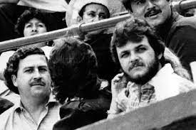 In 1958 barry seal began ferrying weapons to fidel castro fighting against the the fulgencio batista regime in cuba. Barry Seal Worked For Cia And Pablo Escobar Gentleman S Journal