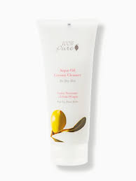 8 Of Our Favorite Natural Organic Face Washes For A Fresh Face