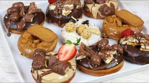 Mit diesem rezept kannst auch du die perfekte torte selbermachen und die leckere sahnecreme genießen. Kinderschokoladen Torte Ohne Backen Mit Nur 5 Zutaten I Kinderriegel Torte Youtube