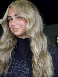 Couldn't pick just one ❤️‍🔥🤤 My girl is ready to go back to college✨  Lifted and glossed with my fav @schwarzkopfpro Prepped and protected  @k18hair #Mankatomn #mankatomnhairstylist #Hairinspo #blondeinspo  #summerhair #blonding #fullblonding