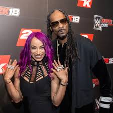 Descubre y comparte los mejores gifs, en tenor. Sasha Banks Reacts To Wwe 2k18 Cover Superstar Seth Rollins Dubai Khalifa