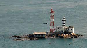 Singapore can comfortably monitor any ships entering from the east. Malaysia Drops Their Pursuit To Possess Pedra Branca But They Re Planning Bigger Things For Middle Rocks Coconuts Singapore