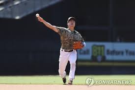 서울=뉴시스 권혁진 기자 = 대수비로 등장해 결승 홈런까지 때린 김하성(샌디에이고 파드리스)은 본인의 힘으로 마침표를 찍겠다는 각오로 마지막 타석에 임했다고 했다. 3qtxutsql5qqam