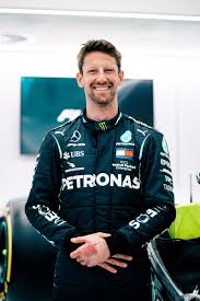 Romain grosjean scenderà in pista il 29 giugno al paul ricard per un test al volante della mercedes w10 campione del mondo con lewis hamilton. Ptxxd6udivpjym