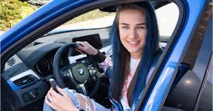 Meryem boz kaç yaşında, nereli? Milli Voleybolcu Meryem Boz Bmw X1 In Direksiyonunda