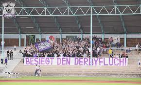 Ein jahr lang musste der sc preußen münster auf organisierten support seiner fans verzichten, beim spiel. Sc Preussen Munster Vfl Osnabruck Violet Crew Ultras Osnabruck Seit 2002