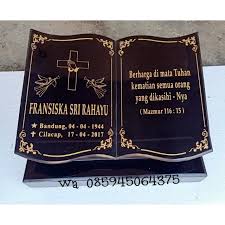 Hal ini dilakukan karena memang batu marmer memiliki karakteristik tersendiri yang cocok digunakan sebagai bahan untuk membuat batu nisan. Batu Nisan Buku Kristen Granito 35x45 Shopee Indonesia