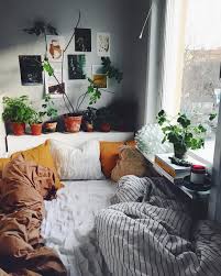 Having a small room, i finally found some ways to make it look aesthetic as well as using the space i. Pinterest Startariotinme Kvallssolen Tycker Vi Ju Om Dorm Room Designs Room Decor Room Inspiration