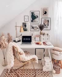 Schlafzimmer Mit Dachschrage Tumblr Schreibtisch Asthetische Bilder An Die Wand Dicke Fla In 2020 Study Room Decor Room Ideas Bedroom Room Decor