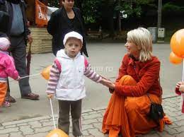 Raluca turcan a anunțat că intenționează promovarea unei legi care să asigure un pachet minim de servicii, adresate în special copiilor și familiilor vulnerabile. La JoacÄƒ Cu Raluca Turcan Eveniment Tribuna