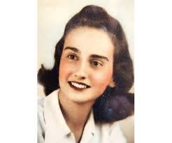 Madelyn Ayers's Instagram, Twitter & Facebook