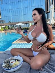 Yvonne Bar on X: Do you know what they say about oysters 🦪? 👅 retweet  to see more t.coehtrF8OUek  X