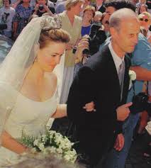 Princess Irina Von Hesse Cassel Count Alexander Von Schonburg Glauchau 1999 Royal Brides Royal Weddings German Royal Family