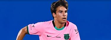 He was interested in football from childhood as his father was a footballer. Barca Youngster Riqui Puig Landet Auf Dem Transfermarkt