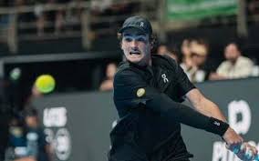 João Fonseca vai encarar Stefanos Tsitsipas na estreia em Montreal