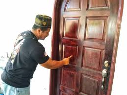 Warna yang satu ini memang biasanya seringkali diidentikan dengan hunian bergaya klasik. Sedih Misteri Pintu Rumah Diketuk Dikaitkan Dengan Saka
