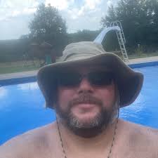 What is the difference between Fuzz Face and Tone Bender pedals?