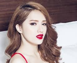 Cô sinh ra trong một gia đình truyền thống nhỏ ở hà nội. Nhiá»u Cáº£nh Nong Mv 18 Cá»§a HÆ°Æ¡ng Giang Idol Bá»‹ Sá» Gay Bao NgÆ°á»i Lao Ä'á»™ng