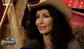 A participat la revolutia din 1989 si a fost apoi secretara lui dan iosif. Mihaela RÄƒdulescu DatÄƒ AfarÄƒ De La Ferma CÄƒ Se Speriau Animalele De Ea