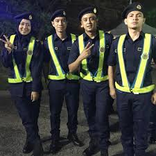 Berkat perniagaan kerepek pisangnya yang terkenal hingga dieksport ke korea dan perancis, dia kini mempunyai banyak. Edtv Kelakarama Tv9 Tarikh Siaran Drama Ops Cinta Din Sardin