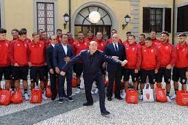 Suas cores são o vermelho e branco. Berlusconi Il Covid Ha Penalizzato Il Monza Ma Puntiamo Alla A Calcio E Finanza