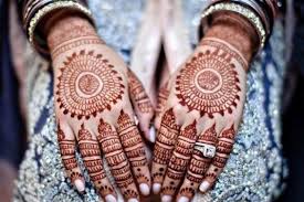Most fresh gol tikki mehndi pattern 2020 are shared here for you women to attempt on various events program like weddings and rakshabandhan, eid to prep latest gol tikka mehndi designs for back hand. Best Gol Tikka Mehndi Designs 2017 2018 To Try On Events