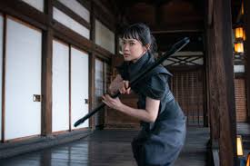 Его герой, снейк айз, в будущем член спецотряда g.i. G I Joe Brosok Kobry Snejk Ajz Snake Eyes G I Joe Origins 2021 Otzyvy Kadry Iz Filma Aktery Data Vyhoda Raspisanie Seansov V Kino Kino Mail Ru