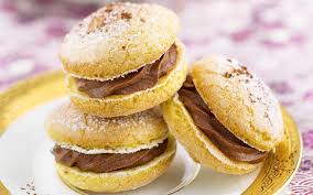 Biscuits A La Cuillere Facon Macarons Recettes Pour Epater Les Copains Elle Vire Recette Biscuits Macaron Biscuit Cuillere