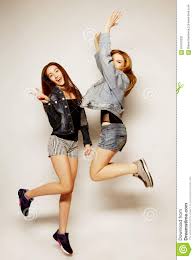 6 der markt befindet sich in einer soliden verfassung. Beste Freunde Der Jungen Hippie Madchen Springen Stockfoto Bild Von Verfassung Freund 64791832