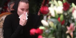 На участке, где проходили похороны, была также сосредоточена охрана. Vdova Grachevskogo Ne Smogla Usidet U Groba Muzha