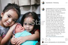 Saif adalah teman kakaknya kareena, kharisma kapoor. Memperkenalkan Muhammad Ali Alif Satar Dedah Wajah Dan Maksud Nama Anak Ketiga Hiburan Mstar