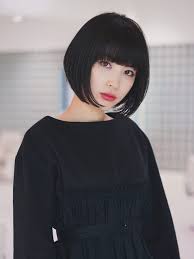 前下がりボブ 小顔に見せて目力up 前髪ありの前下がりボブ 福岡天神 大名 美容室プルーヴ 紫牟田 慎 前下がりボブ 前髪あり 前下がりボブ ボブ 画像