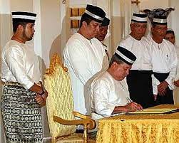 Tunku ismail ibrahim on wn network delivers the latest videos and editable pages for news & events, including entertainment, music, sports, science and more, sign up and share your tunku ismail was appointed as the tunku mahkota of johor on 26 january 2010. Tunku Ibrahim Ismail Proclaimed New Johor Sultan Update The Star