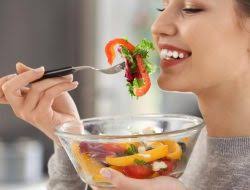Tapi hakikatnya, kita perlu mengamalkan makanan untuk diet seimbang dengan memakan. 4 Makanan Sehat Dan Mudah Ditemukan Untuk Pankreas Andalawan Kanker