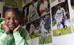 Berbagai poster ronaldo berseragam real madrid maupun timnas portugal terpasang di dinding kamar mbappe kecil. Georgia On Twitter Be Right Back Imma Go Put Some Ronaldo Posters On My Walls Start Practice Fingers Crossed Mbappe Worldcupfinal Fracro Https T Co Lzyexx5jzy