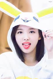 Fans Have Long Held That Twice S Nayeon Looks Like An Adorable Bunny Because Of Her Cute Looks Nayeon Nayeon Twice Kpop Girls