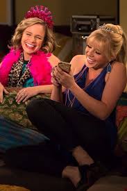 From Guest Stars To Makeouts Fuller House S Jodie Sweetin And Andrea Barber Give Us The Scoop On Season 2 Fuller House Full House Jodie Sweetin