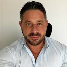 Daniel Caves's Instagram, Twitter & Facebook